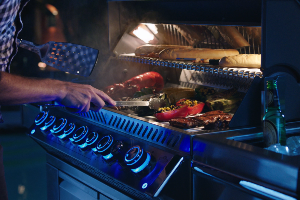 Day or night, anytime is the best time to fire up your Napoleon grill. Night light control knobs and a built-in cabinet light let you cook up a storm no matter what time it is.
