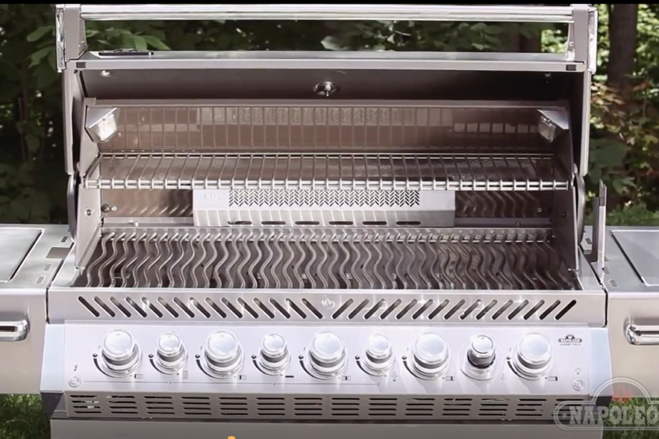 Engineered performance and masterful design is but half of what the Prestige PRO Series is all about. Chrome accents and full stainless steel construction create a beautiful grill.